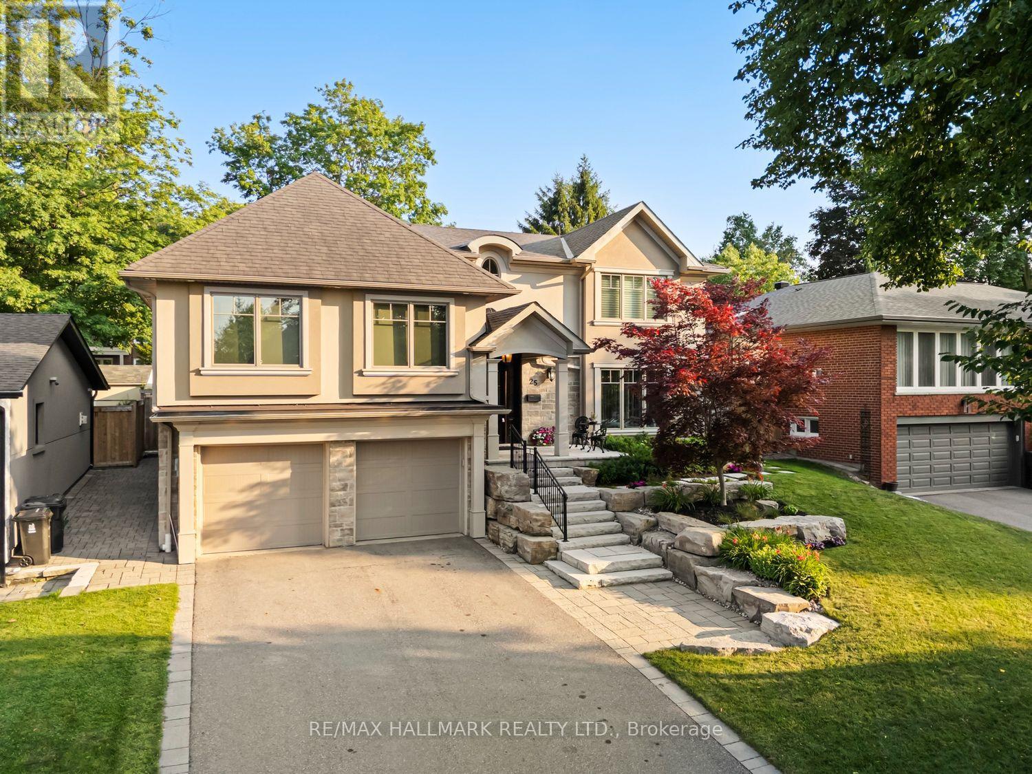 25 QUEENSBOROUGH CRESCENT, Toronto, Ontario