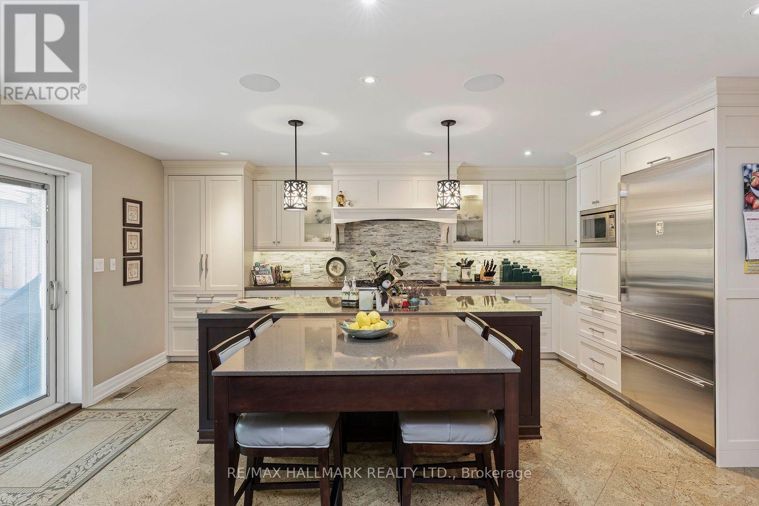 25 Queensborough Crescent, Toronto, Ontario  M9R 1A1 - Photo 13 - W13564258