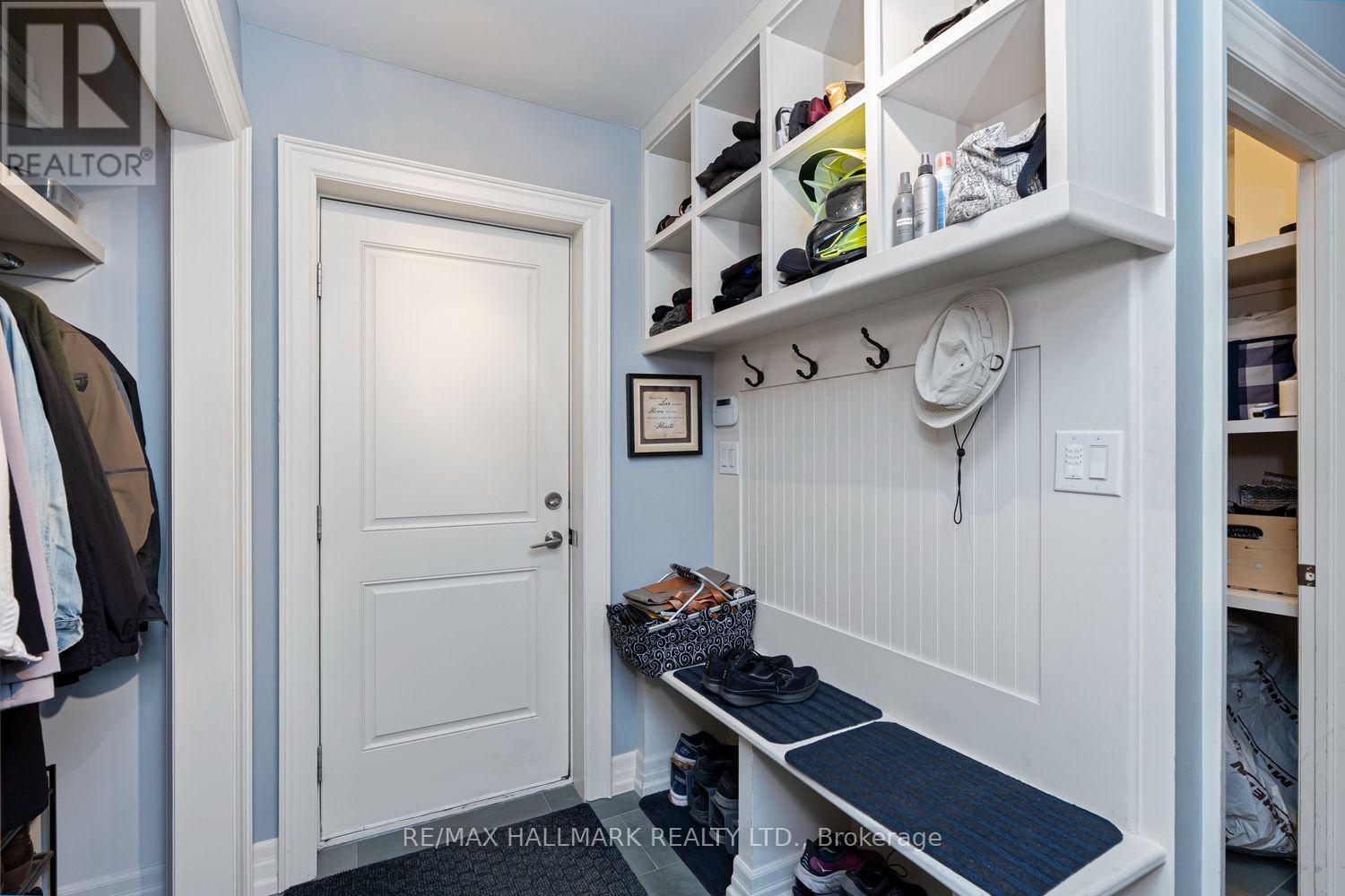 25 Queensborough Crescent, Toronto, Ontario  M9R 1A1 - Photo 30 - W13564258