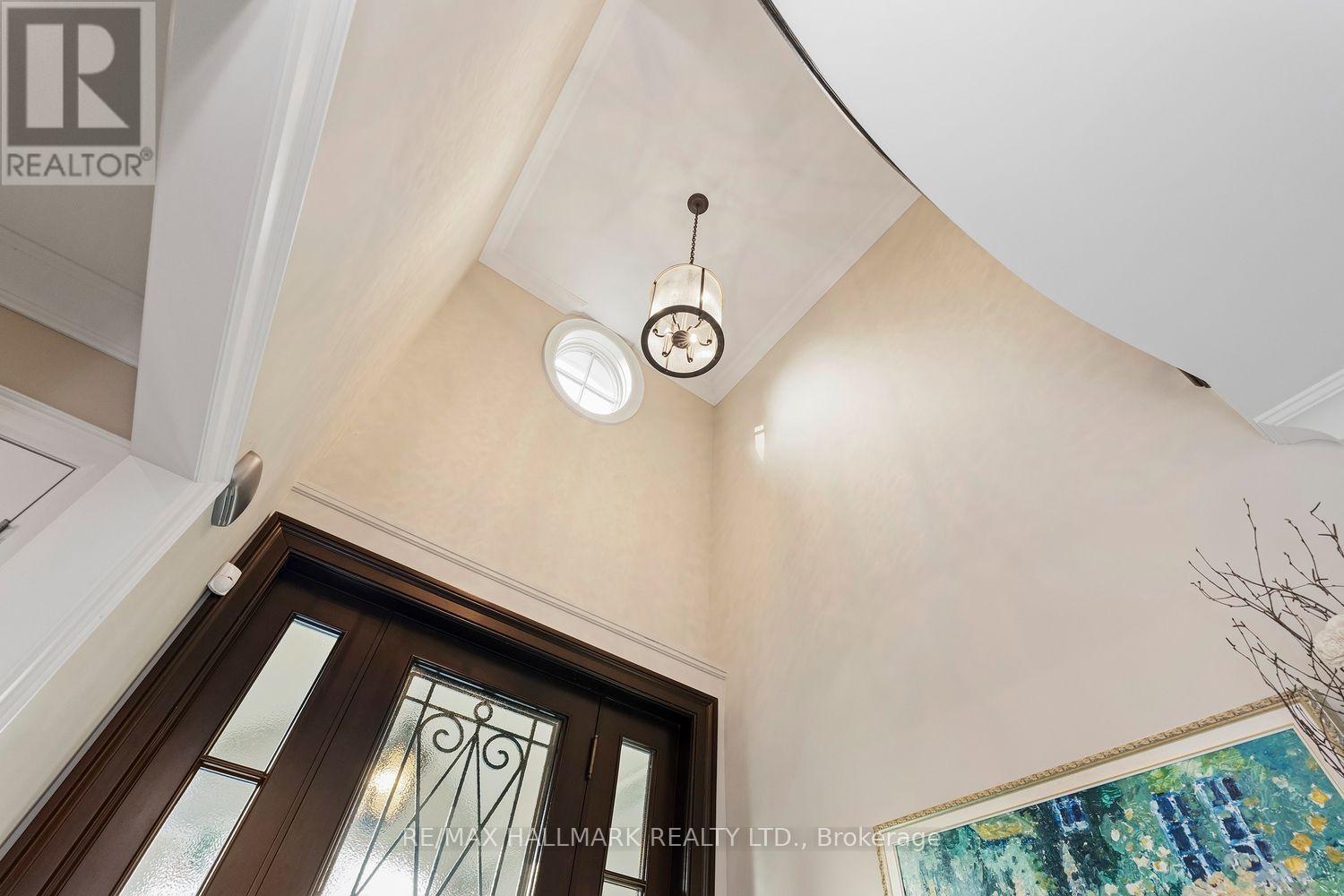 25 Queensborough Crescent, Toronto, Ontario  M9R 1A1 - Photo 6 - W13564258