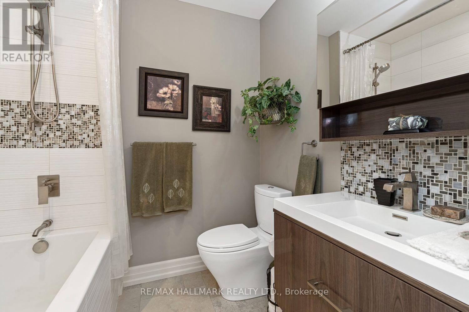25 Queensborough Crescent, Toronto, Ontario  M9R 1A1 - Photo 24 - W13564258