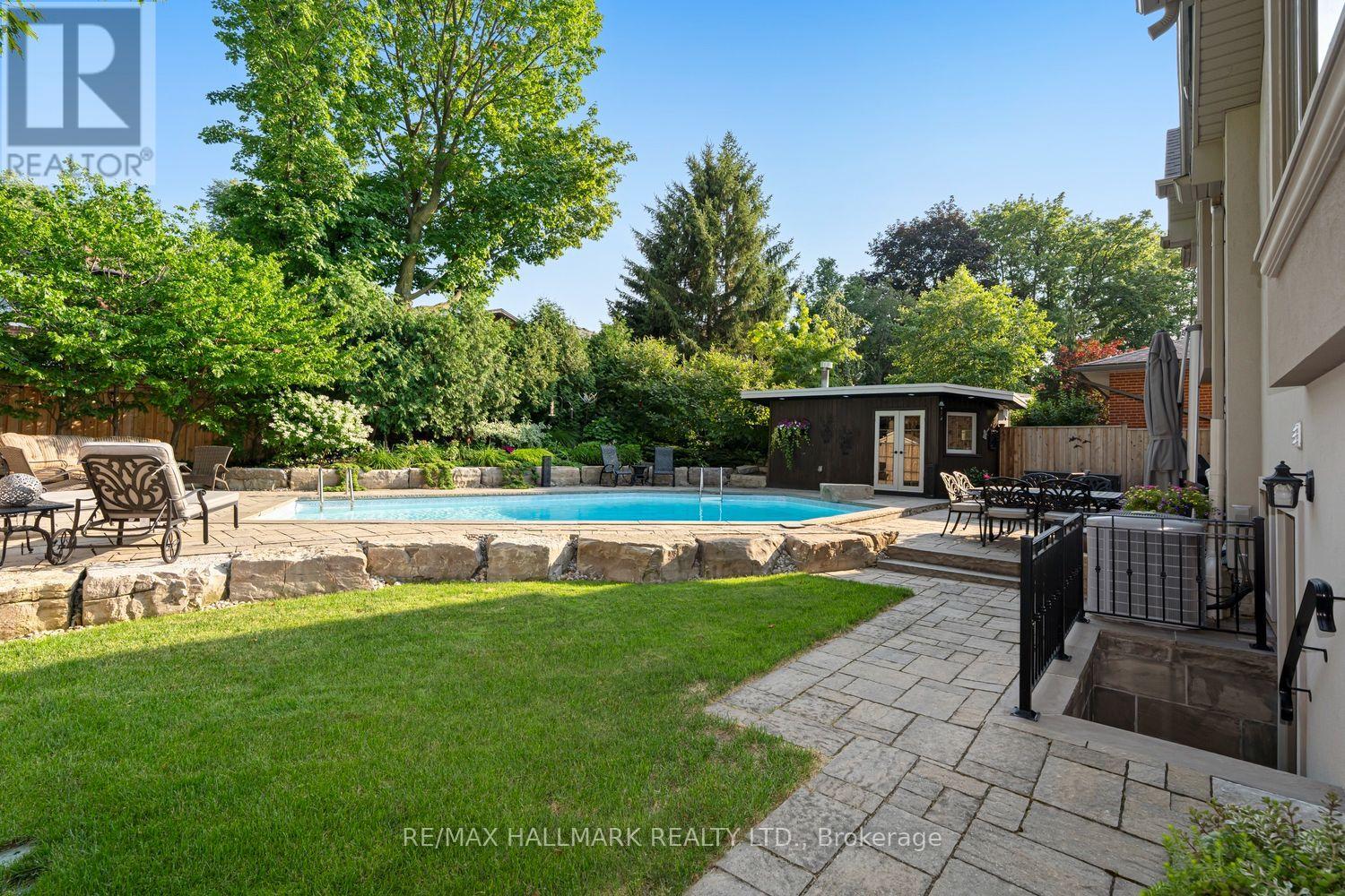 25 Queensborough Crescent, Toronto, Ontario  M9R 1A1 - Photo 40 - W13564258