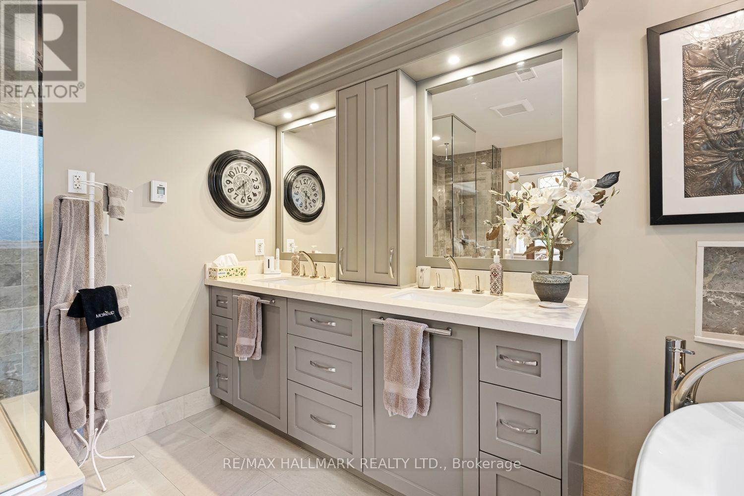 25 Queensborough Crescent, Toronto, Ontario  M9R 1A1 - Photo 21 - W13564258