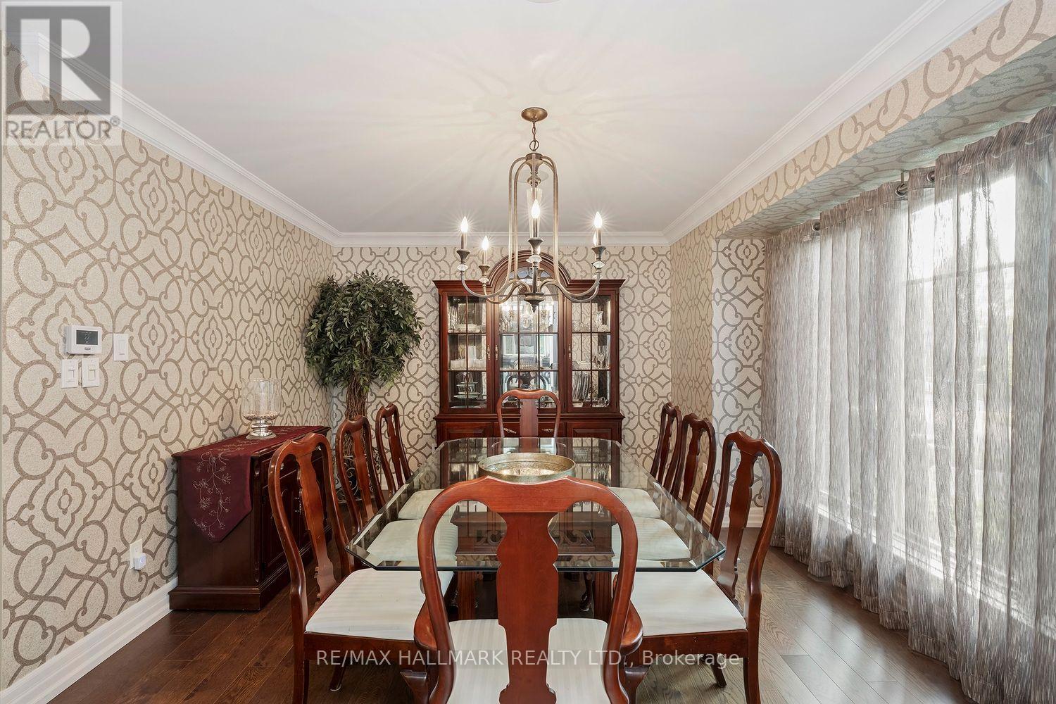 25 Queensborough Crescent, Toronto, Ontario  M9R 1A1 - Photo 7 - W13564258