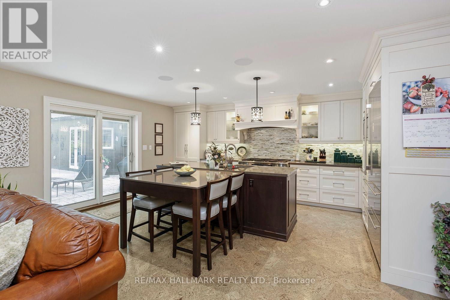 25 Queensborough Crescent, Toronto, Ontario  M9R 1A1 - Photo 11 - W13564258