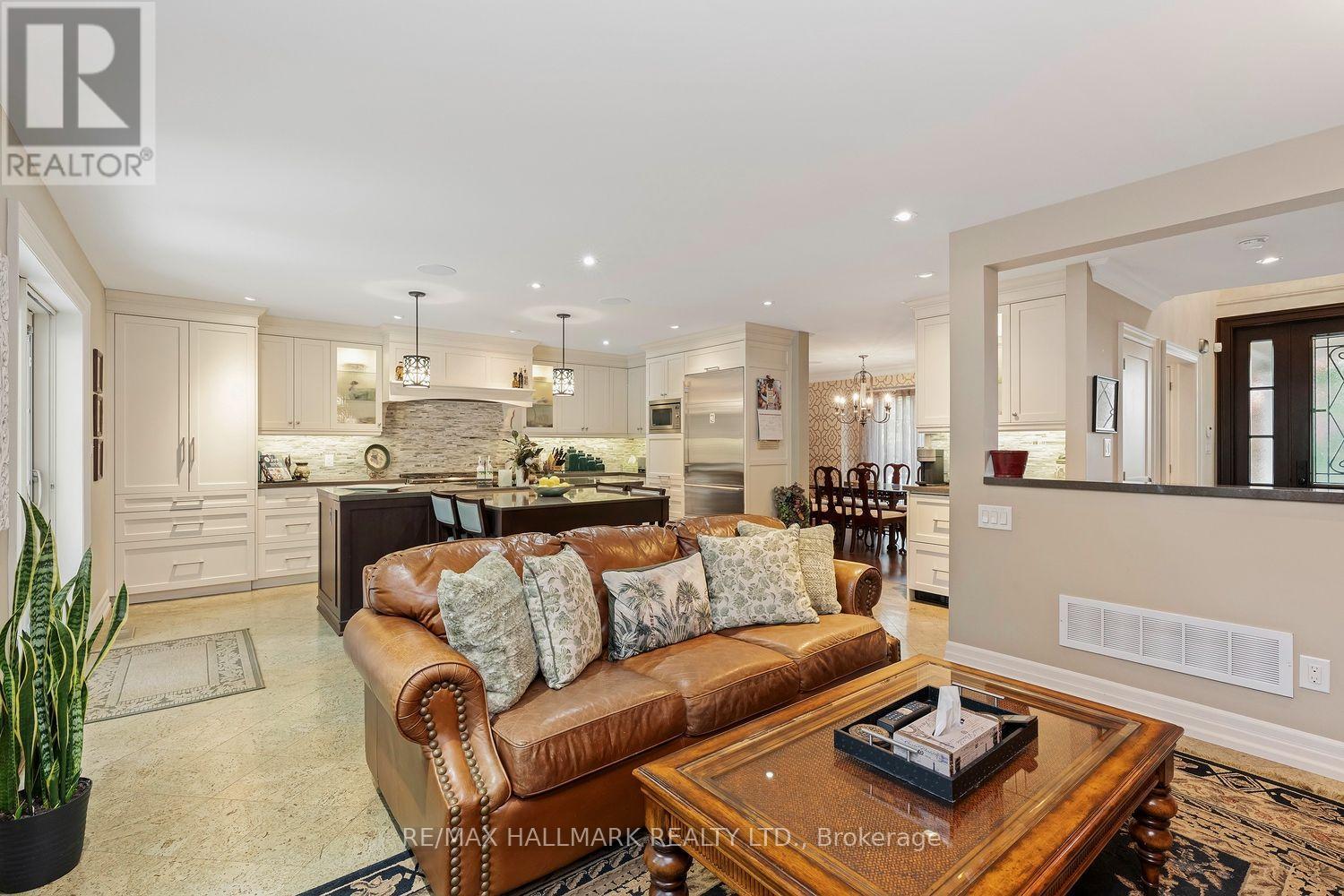 25 Queensborough Crescent, Toronto, Ontario  M9R 1A1 - Photo 15 - W13564258