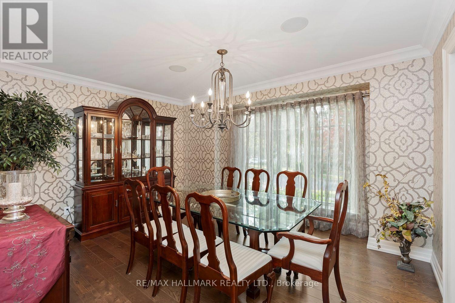 25 Queensborough Crescent, Toronto, Ontario  M9R 1A1 - Photo 8 - W13564258