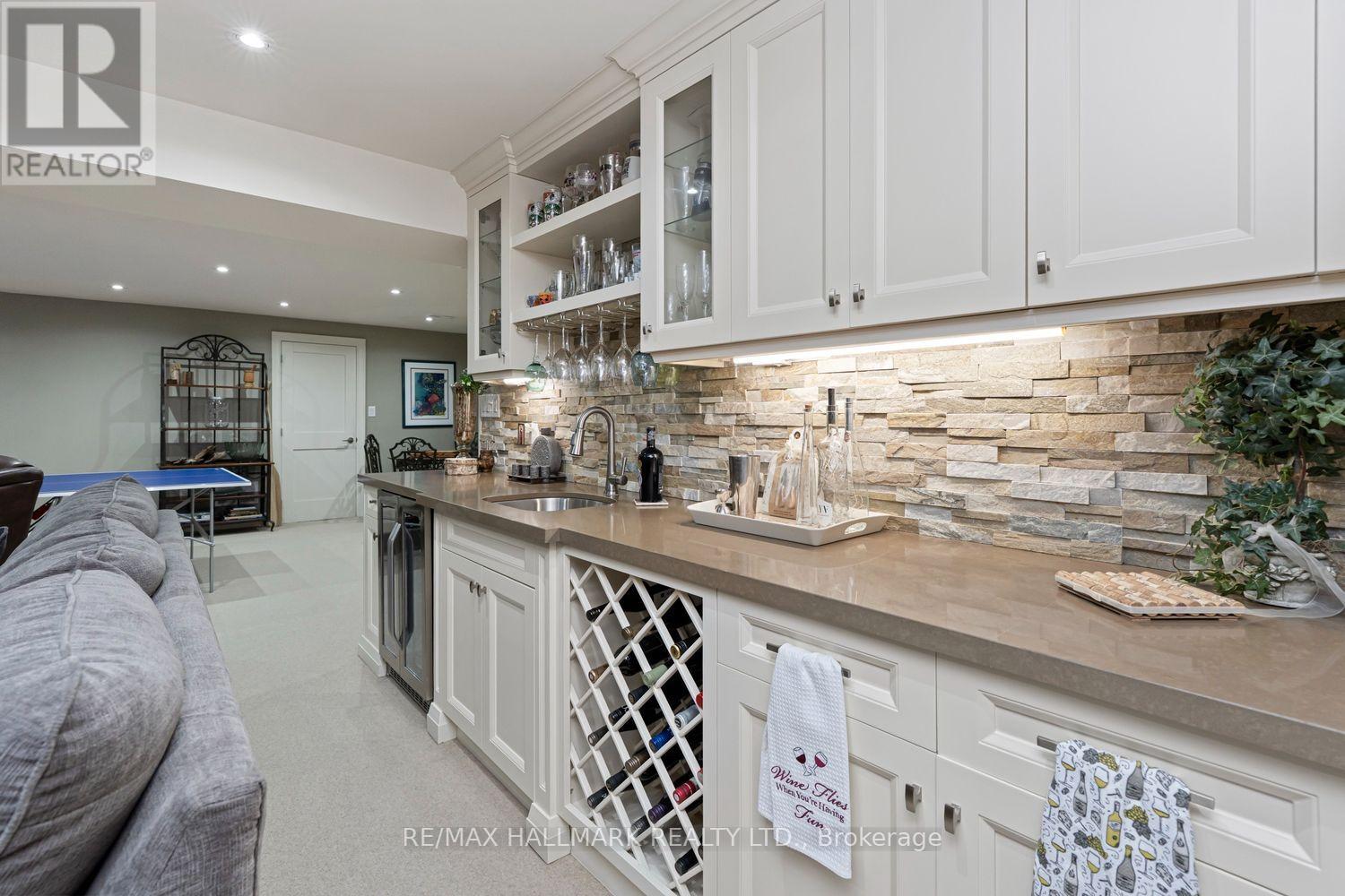25 Queensborough Crescent, Toronto, Ontario  M9R 1A1 - Photo 35 - W13564258
