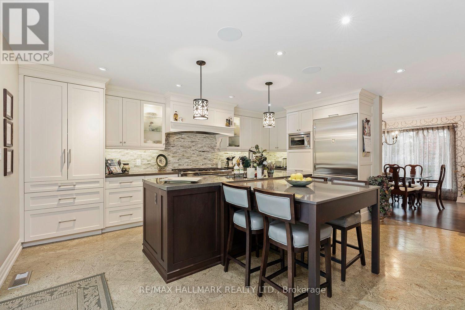 25 Queensborough Crescent, Toronto, Ontario  M9R 1A1 - Photo 9 - W13564258