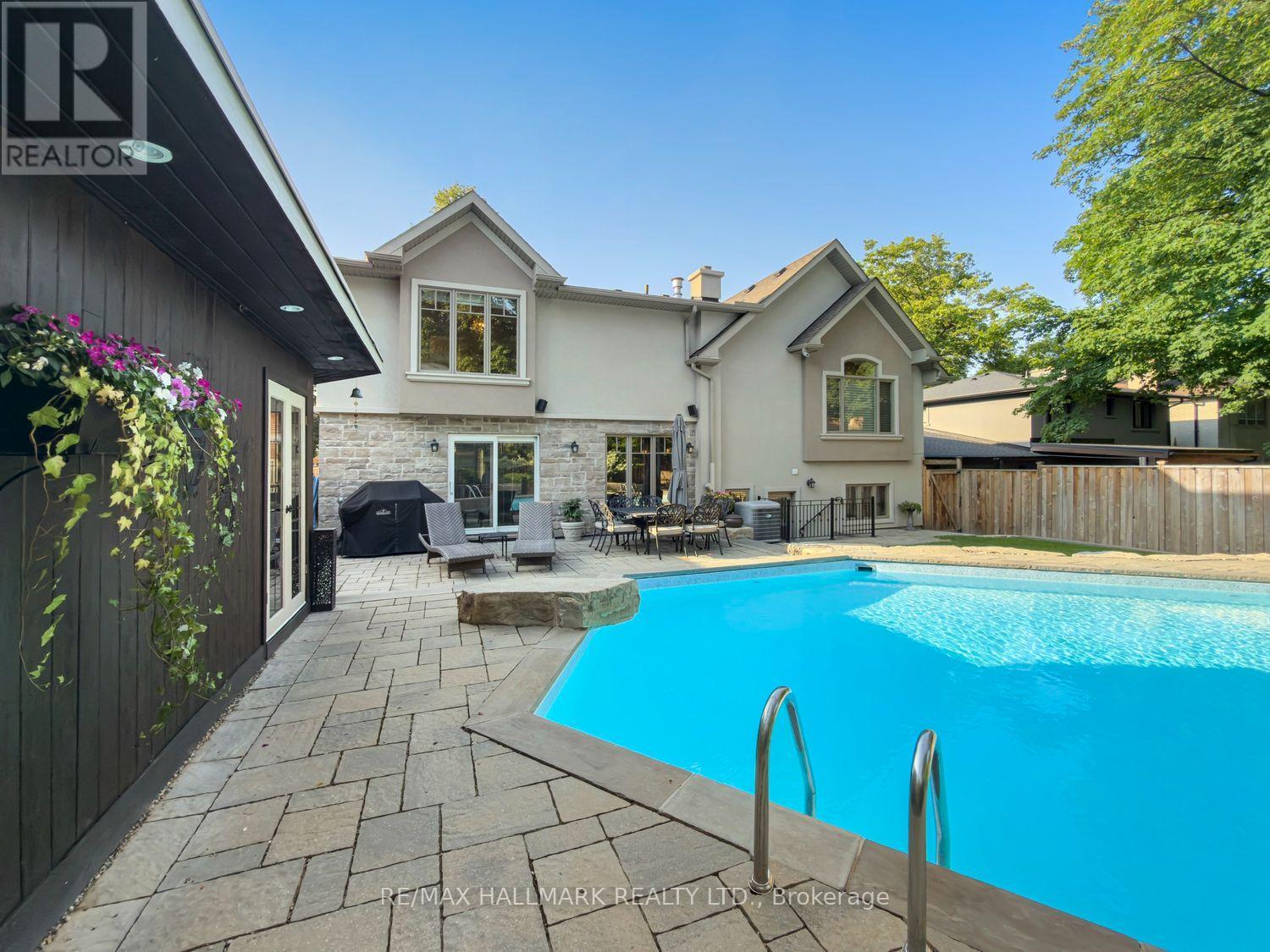 25 Queensborough Crescent, Toronto, Ontario  M9R 1A1 - Photo 37 - W13564258
