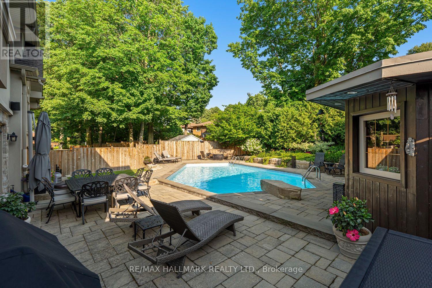 25 Queensborough Crescent, Toronto, Ontario  M9R 1A1 - Photo 38 - W13564258
