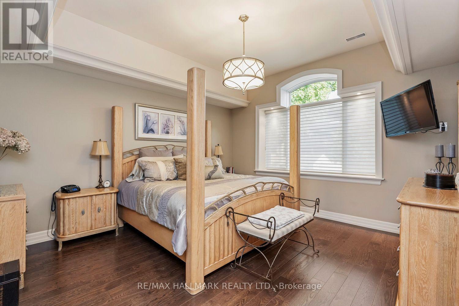 25 Queensborough Crescent, Toronto, Ontario  M9R 1A1 - Photo 18 - W13564258