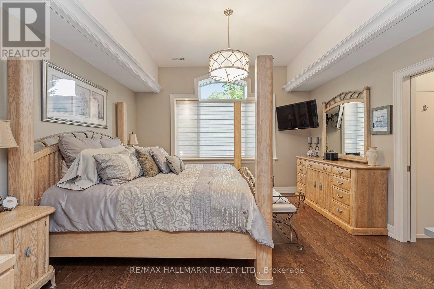 25 Queensborough Crescent, Toronto, Ontario  M9R 1A1 - Photo 19 - W13564258