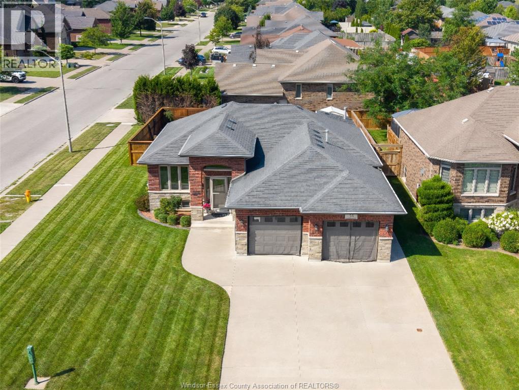 35 MARSHWOODS BOULEVARD, Kingsville, Ontario