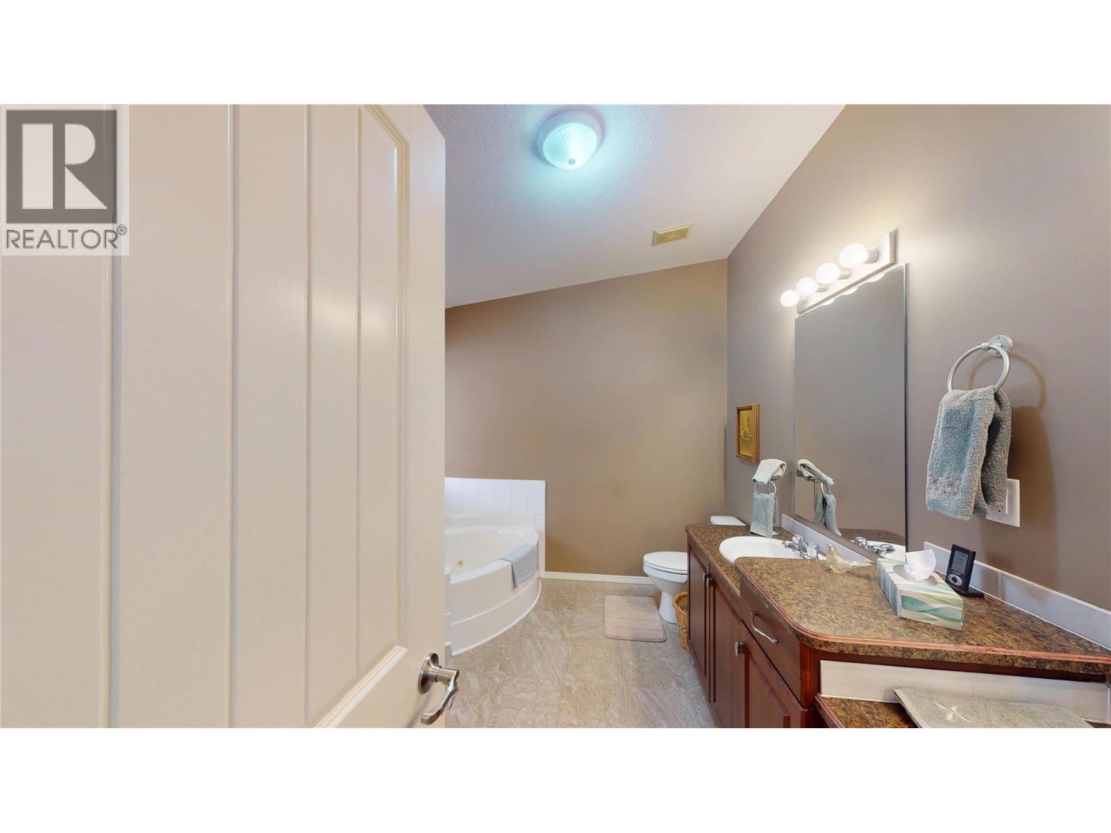6311 Ash Road, Wasa, British Columbia  V0B 2K0 - Photo 23 - 10396955