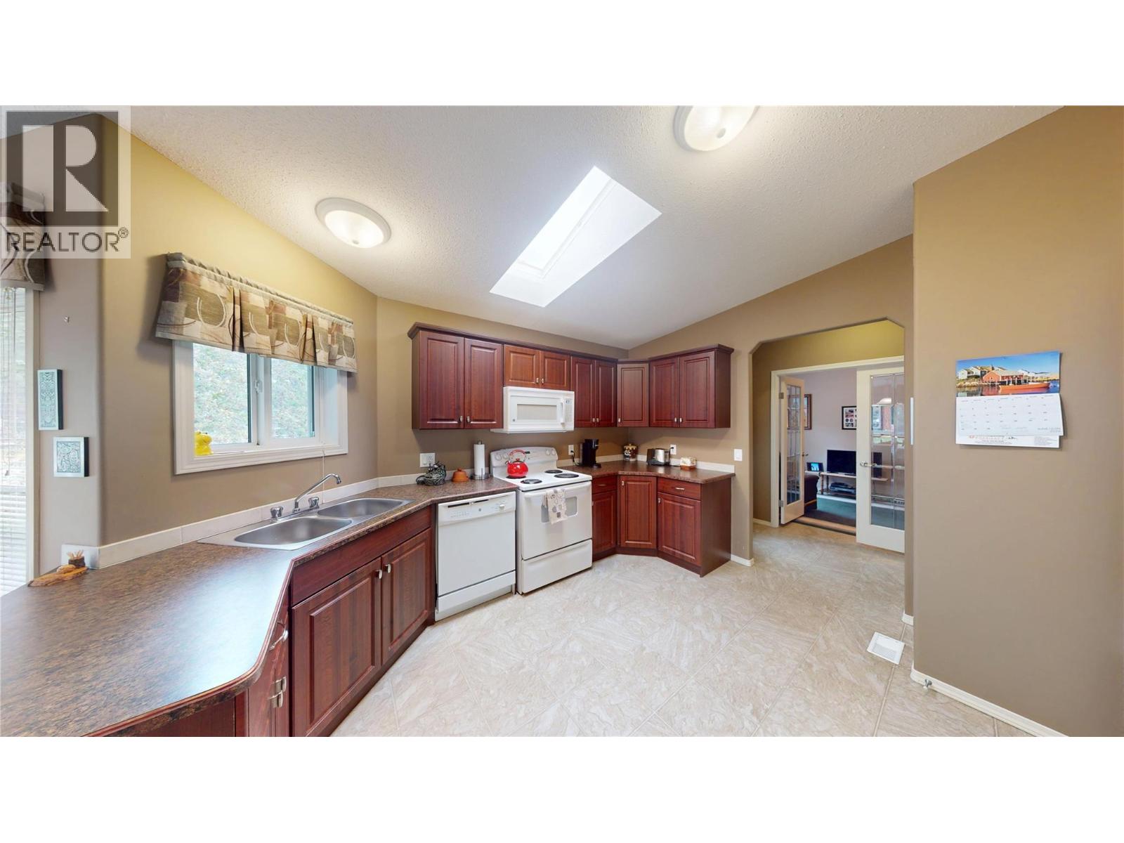 6311 Ash Road, Wasa, British Columbia  V0B 2K0 - Photo 8 - 10396955