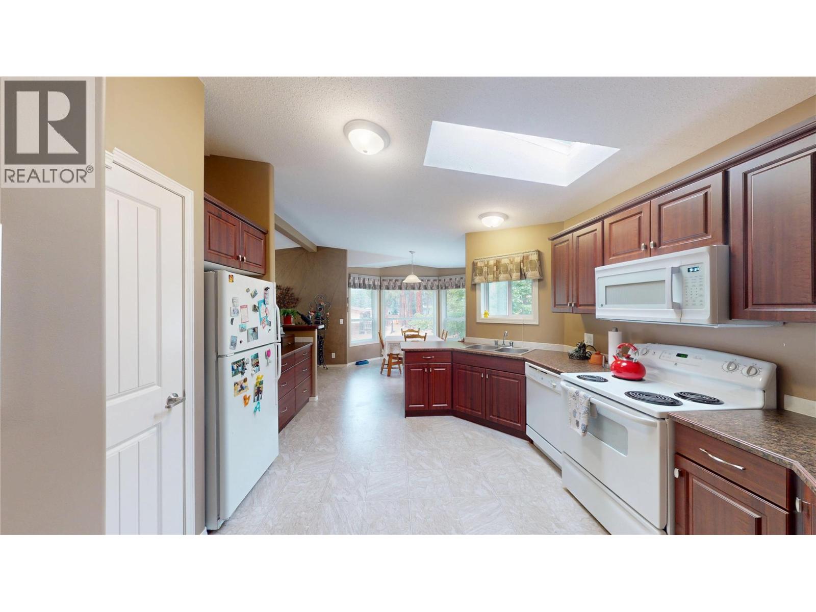 6311 Ash Road, Wasa, British Columbia  V0B 2K0 - Photo 7 - 10396955