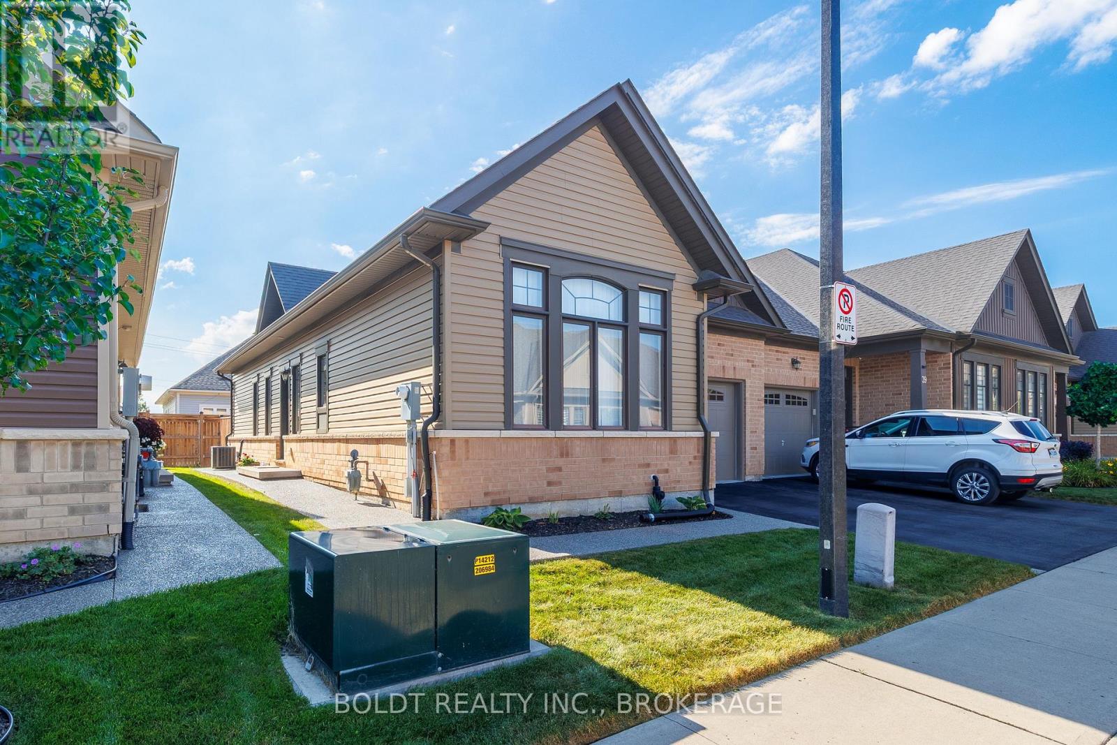 35 Cosmopolitan Common, St. Catharines, Ontario  L2M 0B8 - Photo 2 - X13691738