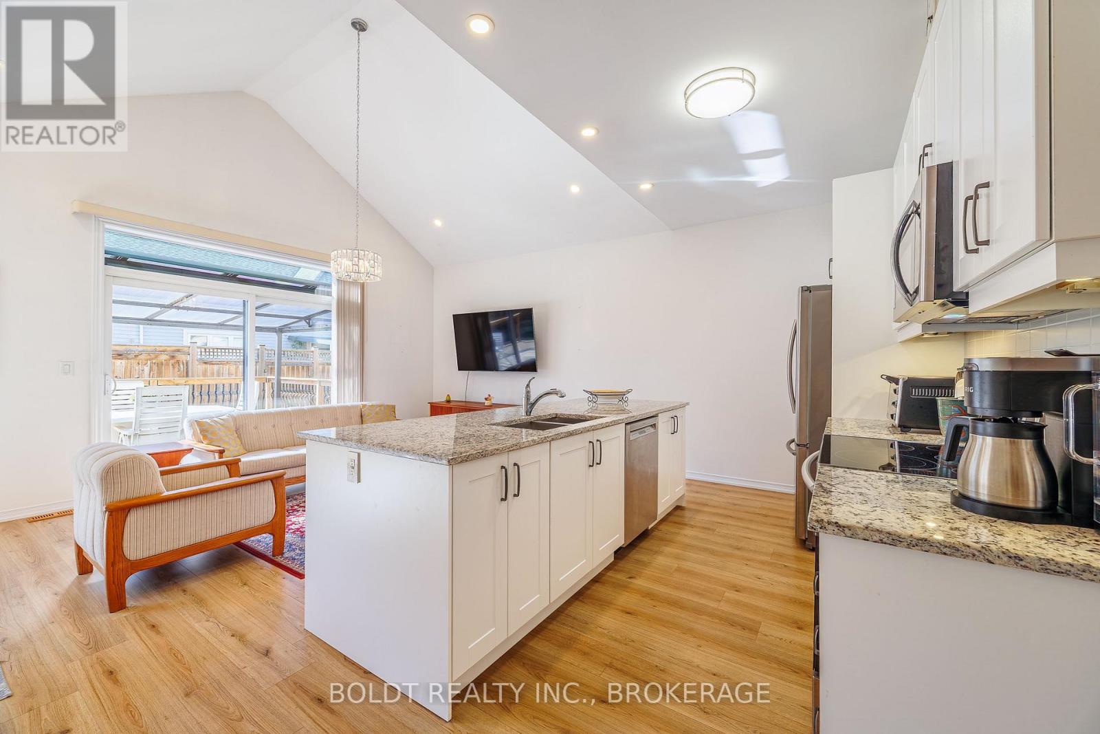 35 Cosmopolitan Common, St. Catharines, Ontario  L2M 0B8 - Photo 4 - X13691738