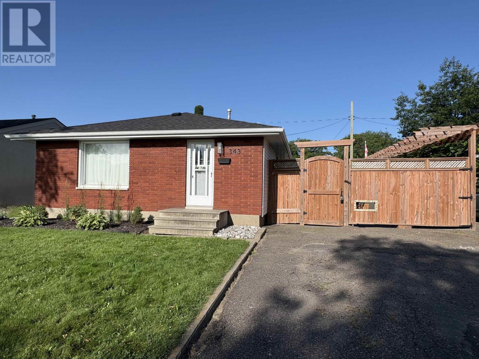 343 Sillesdale Cres, Thunder Bay, Ontario  P7C 1S9 - Photo 2 - TB2602424
