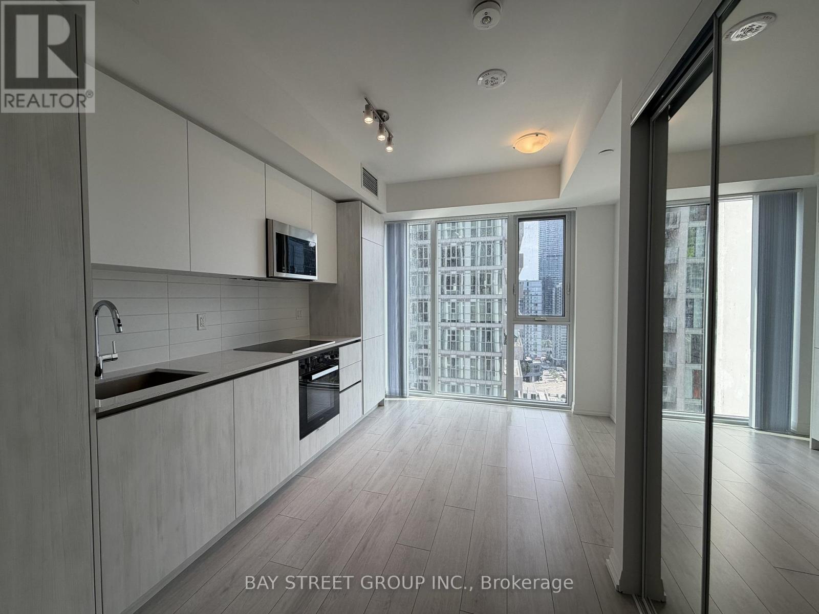 2216 - 400 King Street W, Toronto, Ontario  M5V 0X8 - Photo 1 - C13691674