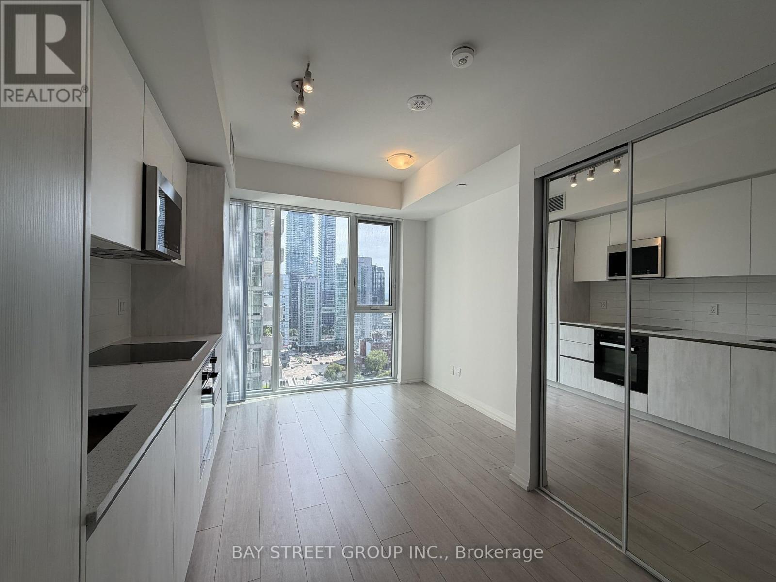 2216 - 400 King Street W, Toronto, Ontario  M5V 0X8 - Photo 2 - C13691674