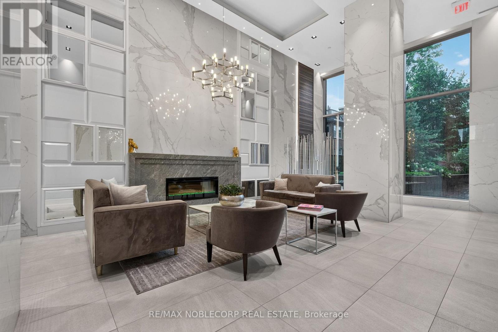 <div class="slider-price">$759,000</div><p>1911 - 501 St Clair Avenue W, Toronto, Ontario</p>