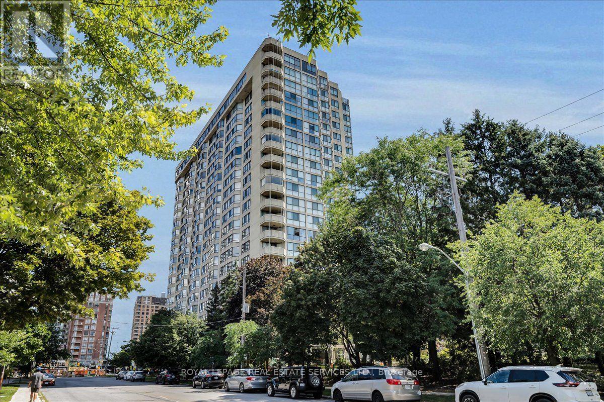 <div class="slider-price">$659,900</div><p>902 - 5444 Yonge Street, Toronto, Ontario</p>