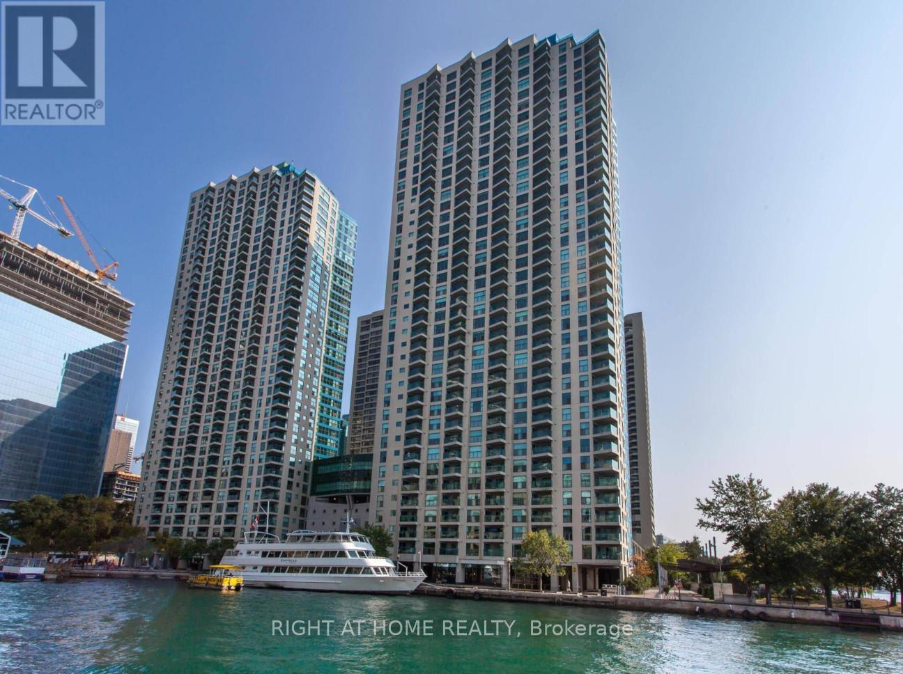 2012 - 99 Harbour Square, Toronto, Ontario  M5J 2H2 - Photo 3 - C13691814