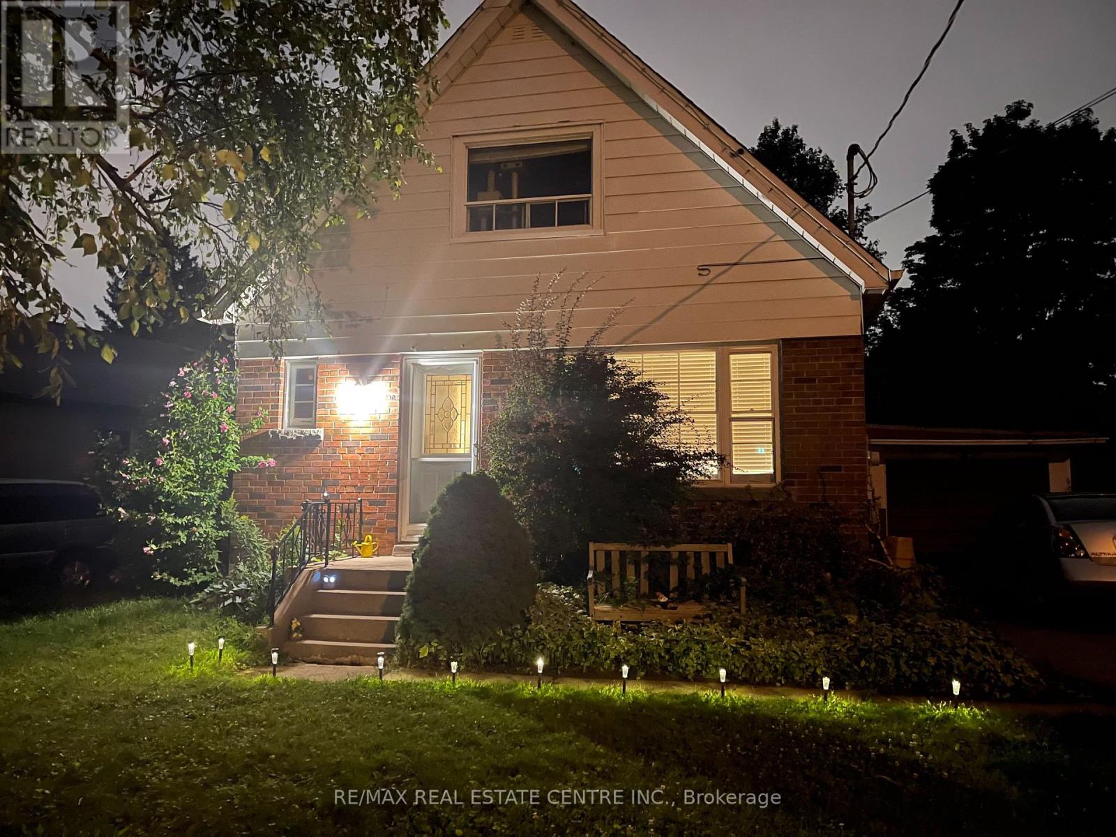 Main Floor - 34 Singleton Road, Toronto, Ontario  M1R 1H9 - Photo 1 - E13691616