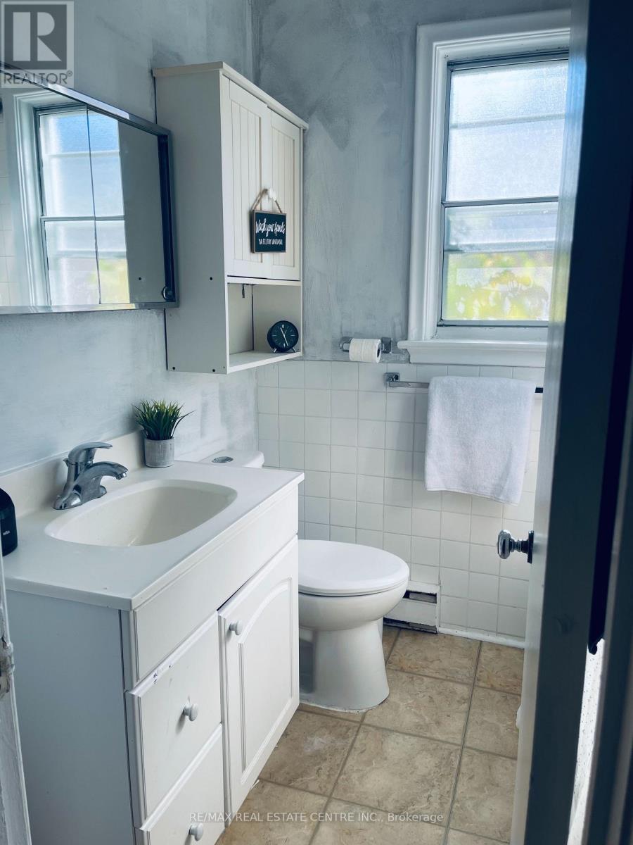 Main Floor - 34 Singleton Road, Toronto, Ontario  M1R 1H9 - Photo 13 - E13691616