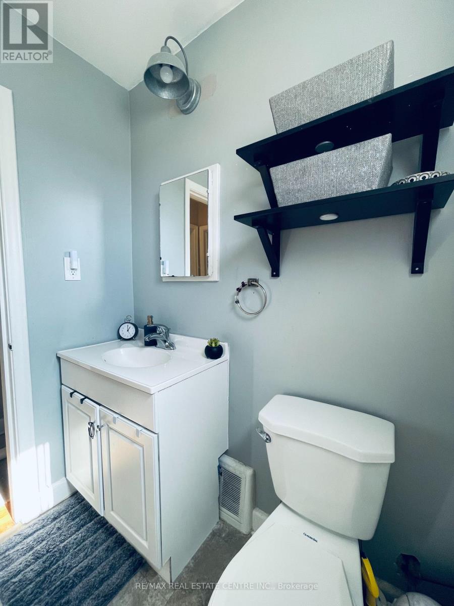 Main Floor - 34 Singleton Road, Toronto, Ontario  M1R 1H9 - Photo 17 - E13691616