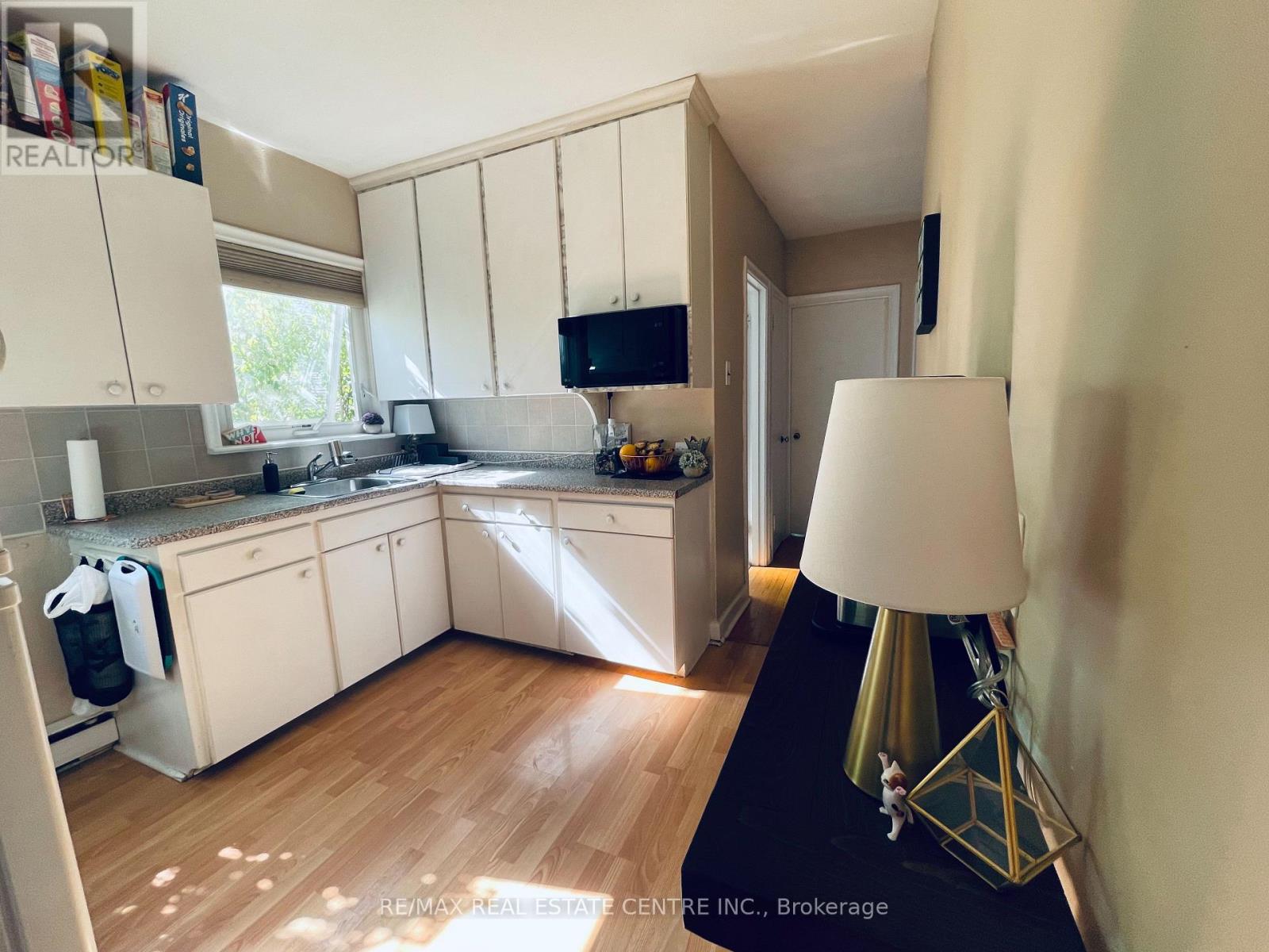 Main Floor - 34 Singleton Road, Toronto, Ontario  M1R 1H9 - Photo 7 - E13691616
