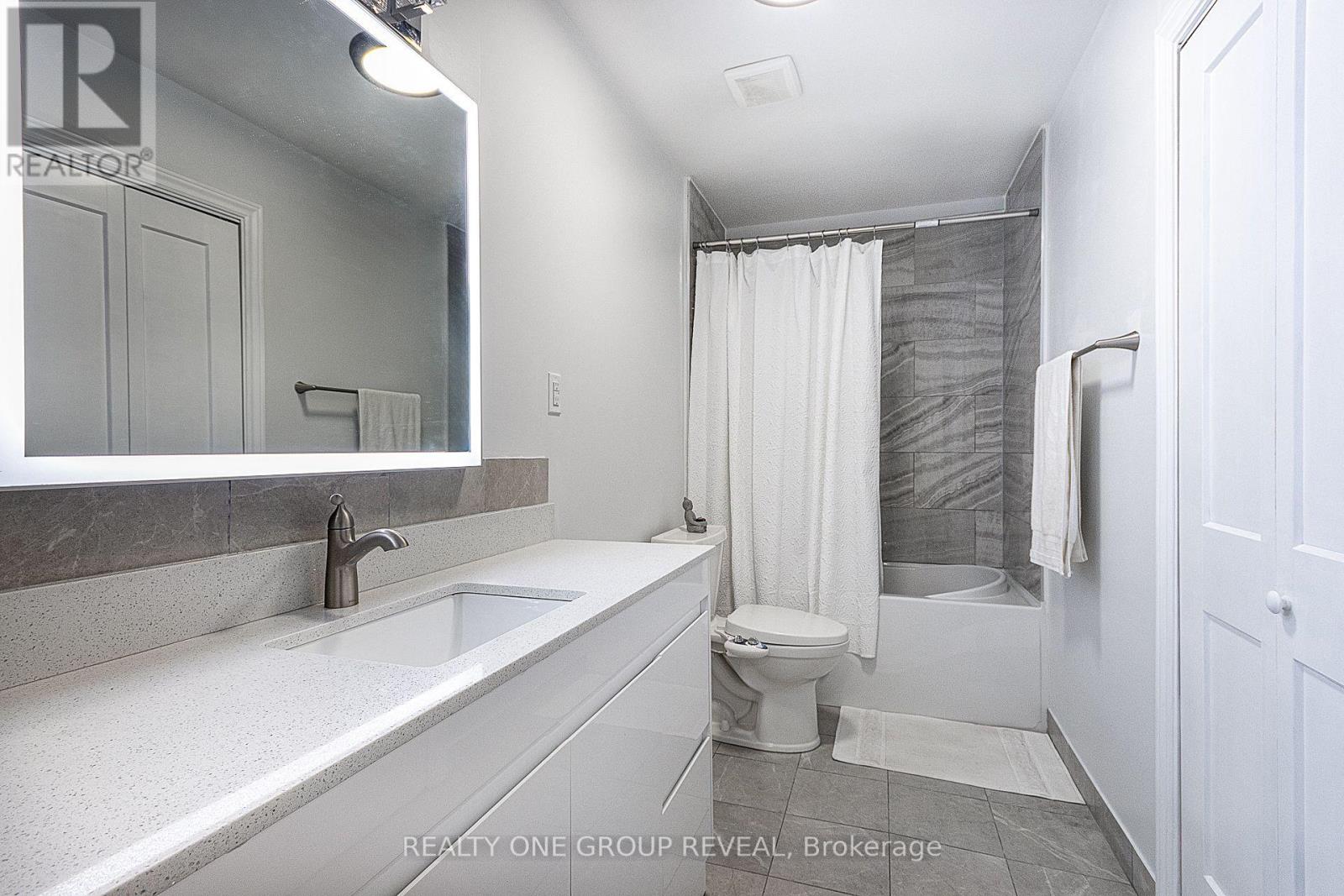 524 Simcoe Street S, Oshawa, Ontario  L1H 4J8 - Photo 14 - E13691622