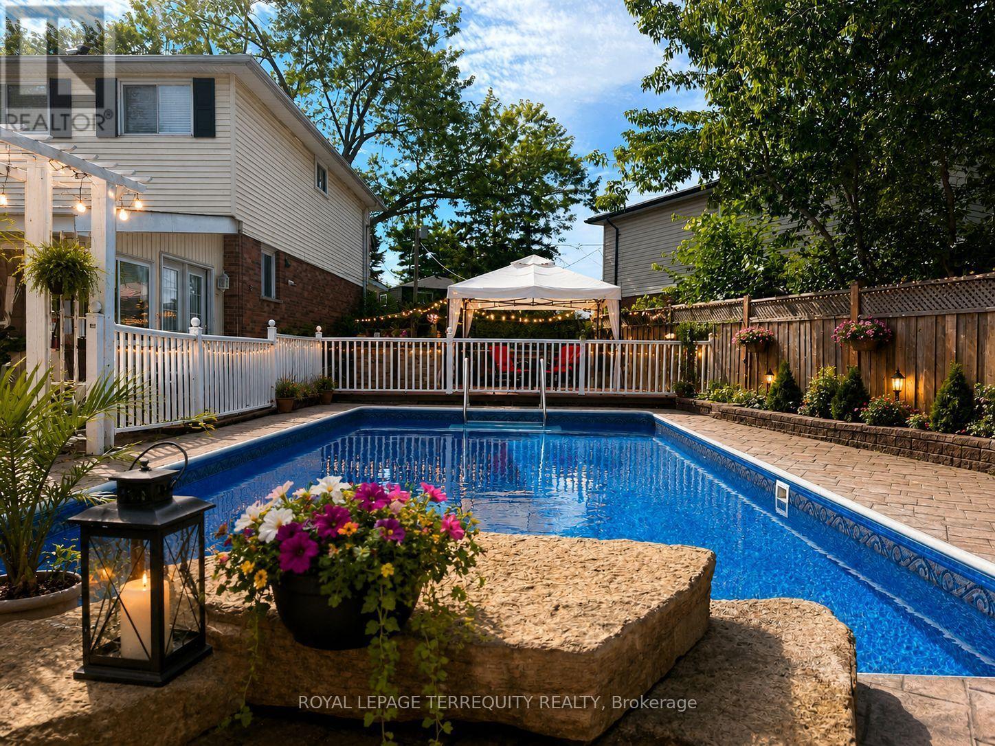 235 Barkley Crescent, Oshawa, Ontario  L1J 2E7 - Photo 2 - E13691656