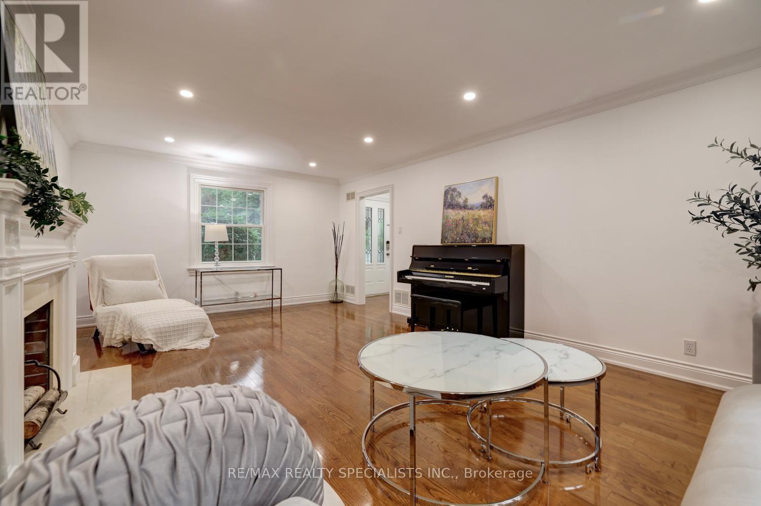 406 Christina Drive, Oakville, Ontario  L6K 1H6 - Photo 9 - W13577056
