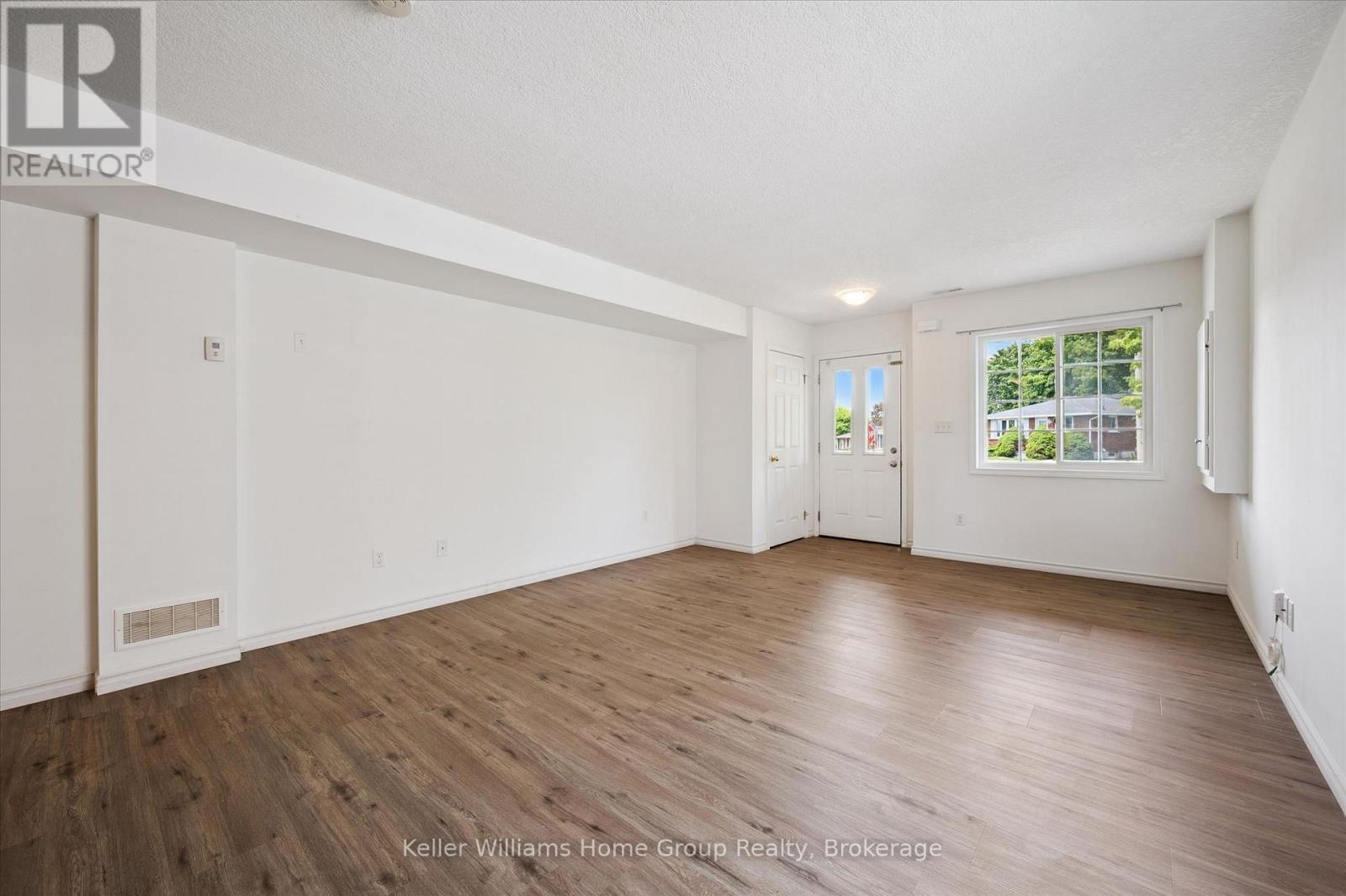 3 - 35 Mountford Drive, Guelph (Grange Road), Ontario  N1E 0G6 - Photo 9 - X13691720