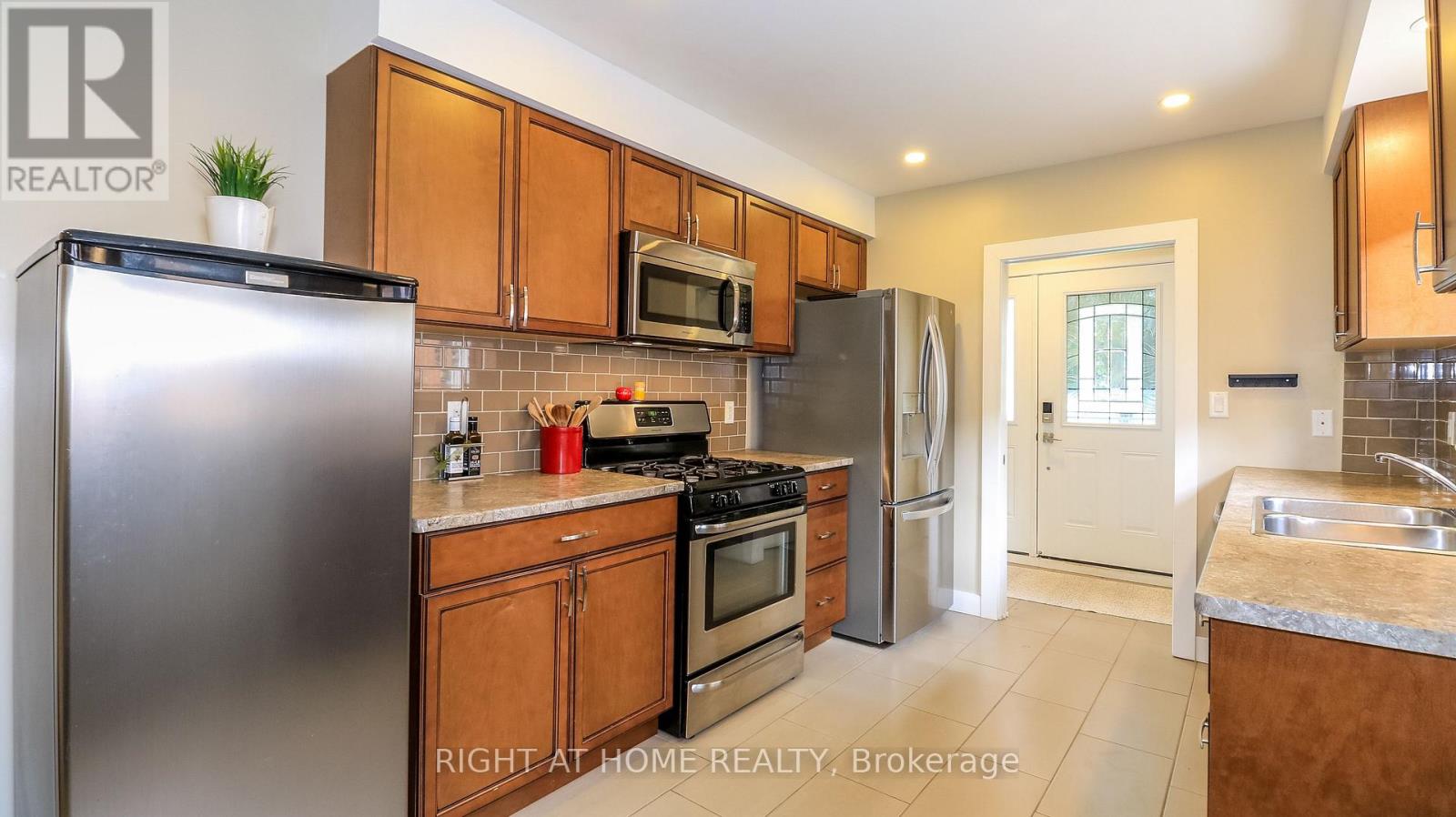 15 Highview Road, Barrie (Wellington), Ontario  L4M 2M1 - Photo 7 - S13691740