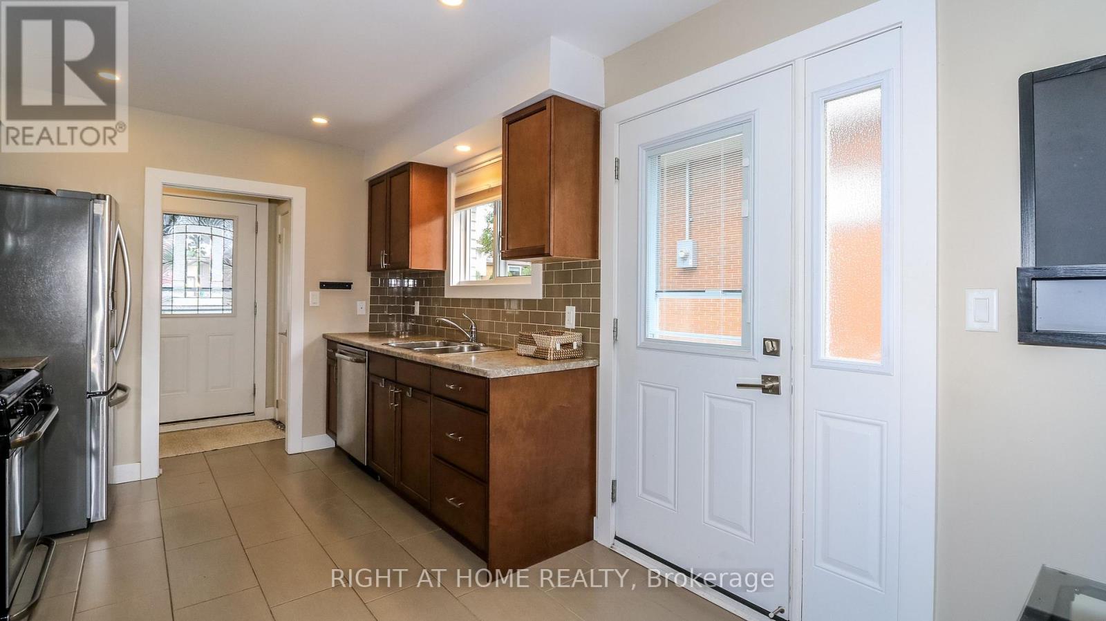 15 Highview Road, Barrie (Wellington), Ontario  L4M 2M1 - Photo 8 - S13691740