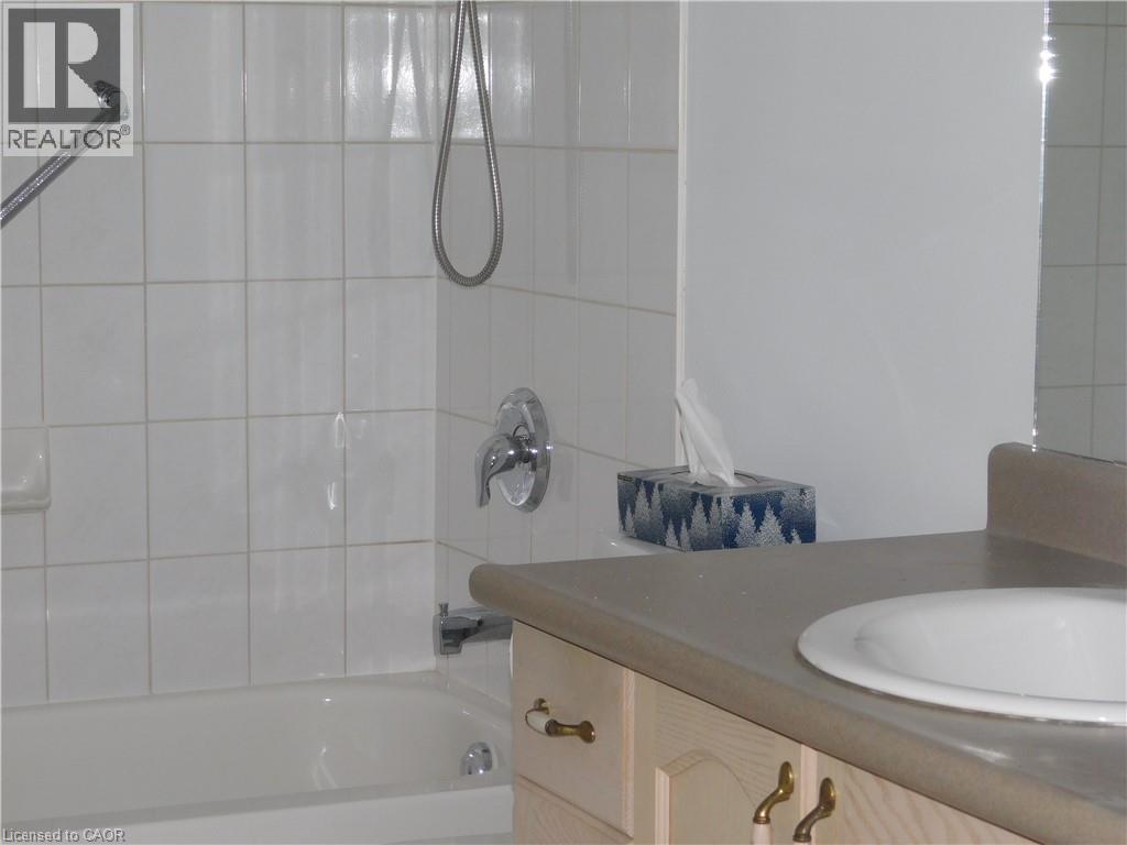 24 Kenyon Crescent Unit# 15, Grimsby, Ontario  L3M 5S4 - Photo 11 - 40811394