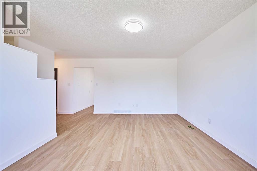 3644 Dover Ridge Drive SE, Calgary, Alberta  T2B 2B4 - Photo 5 - A2337689