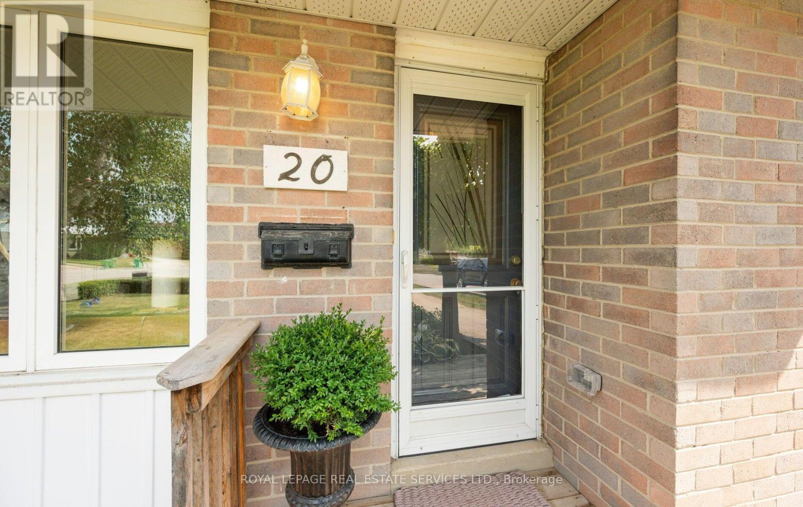 20 Glengrove Court, Brampton, Ontario  L6S 1Z3 - Photo 5 - W13691636