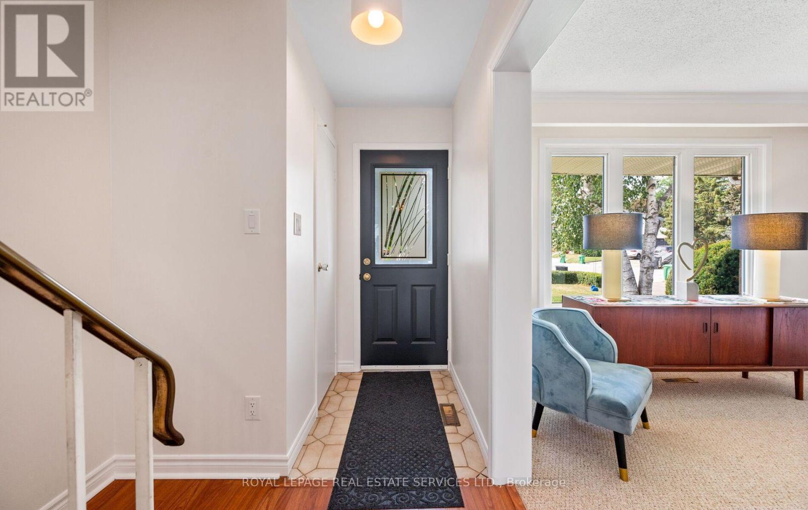 20 Glengrove Court, Brampton, Ontario  L6S 1Z3 - Photo 6 - W13691636