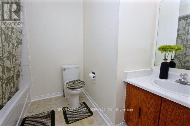 518 Galaxy Court, Mississauga, Ontario  L5R 2R2 - Photo 5 - W13691654