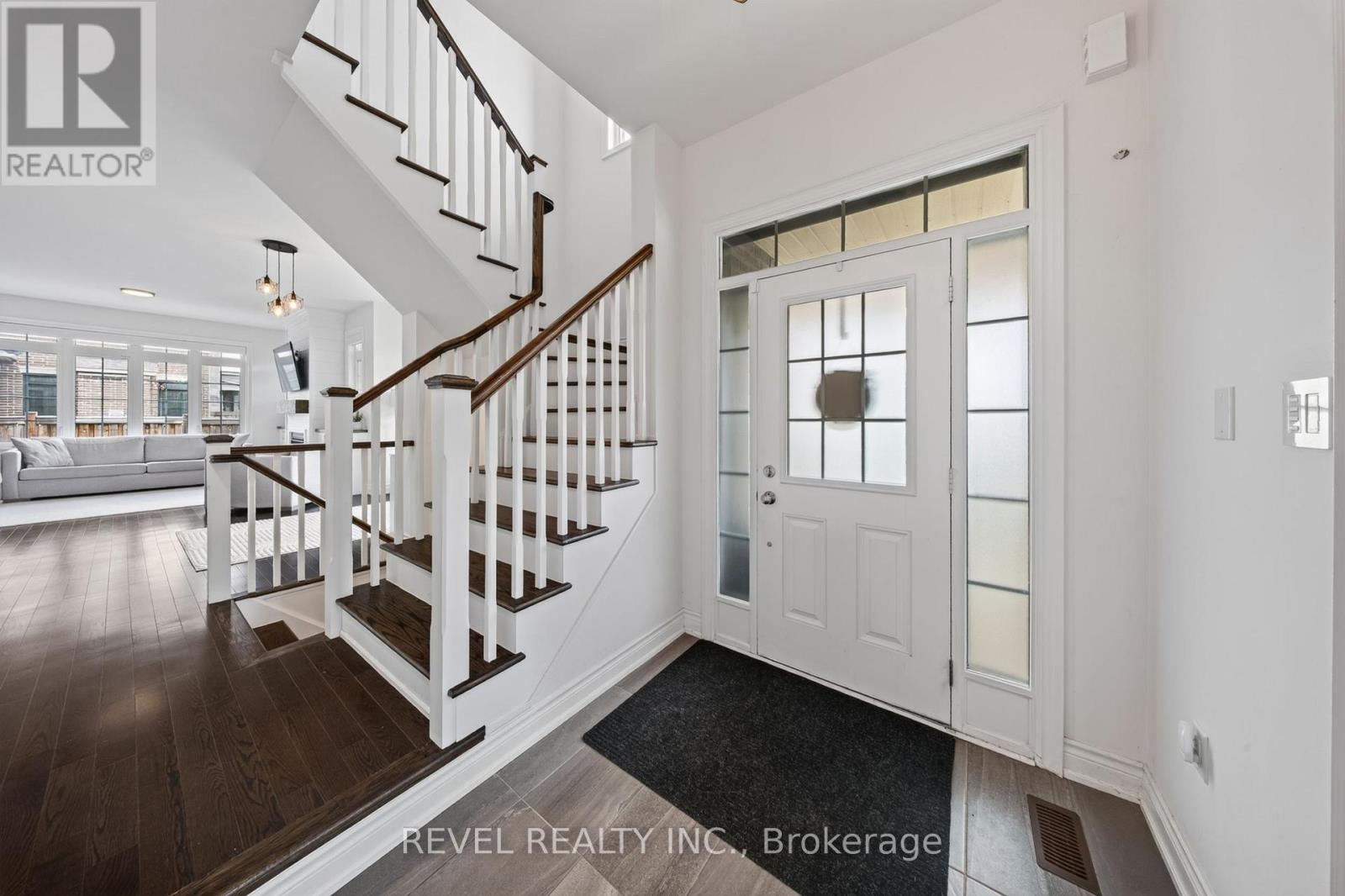 455 Ramsey Place, Milton, Ontario  L9E 1J6 - Photo 5 - W13691696