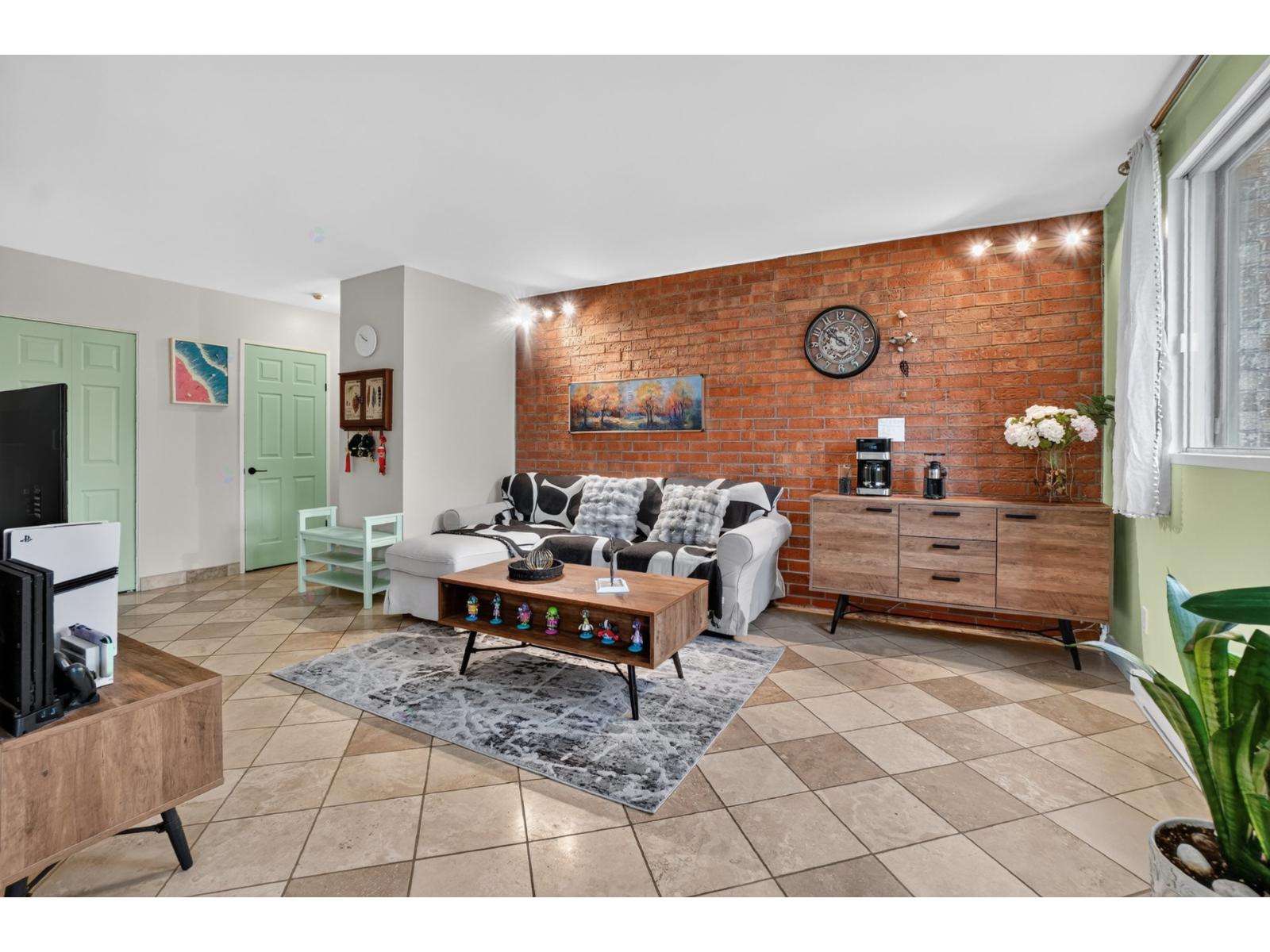2525 Av. Aumont|#303 Brossard Quebec Canada H4Z3P3 4