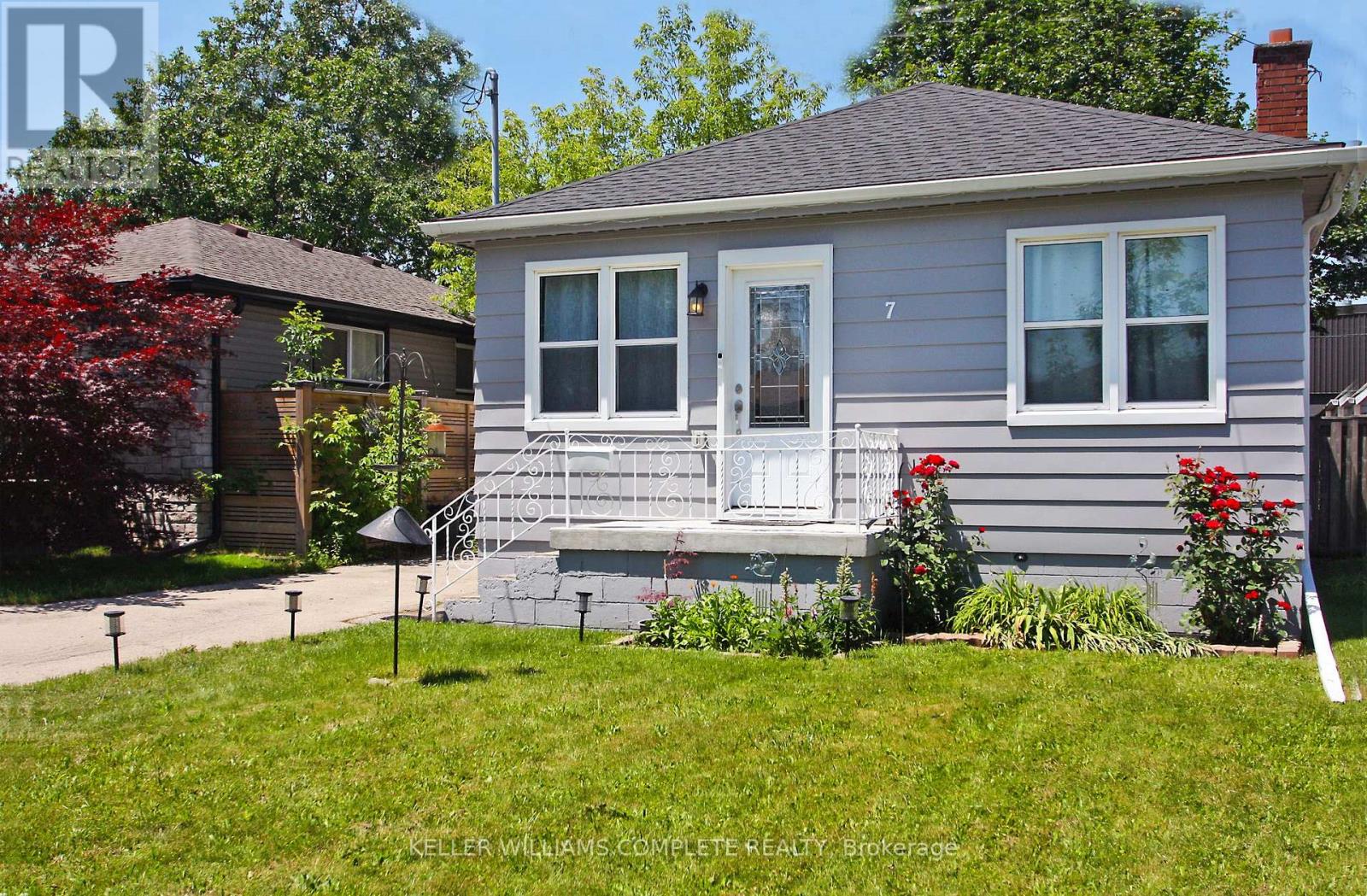 7 Lampton Place, Hamilton, Ontario  L8H 6J7 - Photo 2 - X13691628
