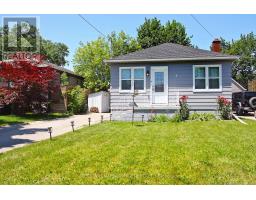 7 LAMPTON PLACE, Hamilton, Ontario