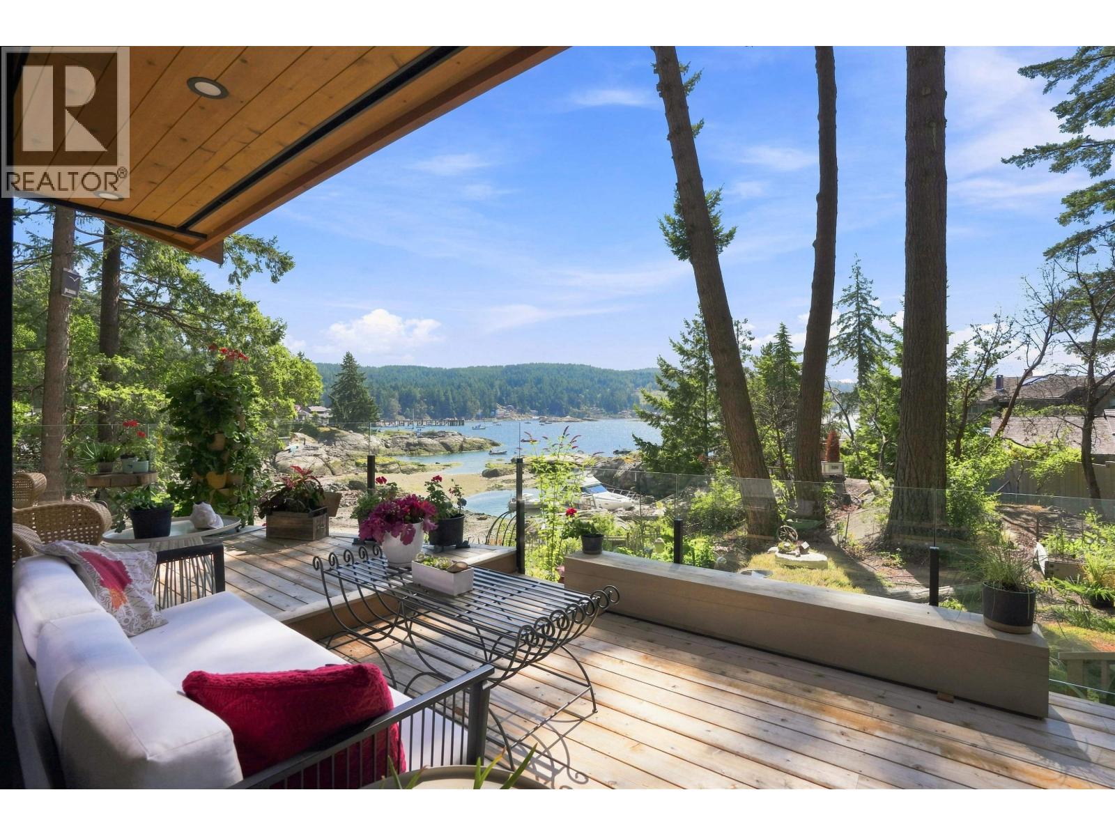 9219 Hydaway Road, Halfmoon Bay, British Columbia  V7Z 1B4 - Photo 5 - R3156138