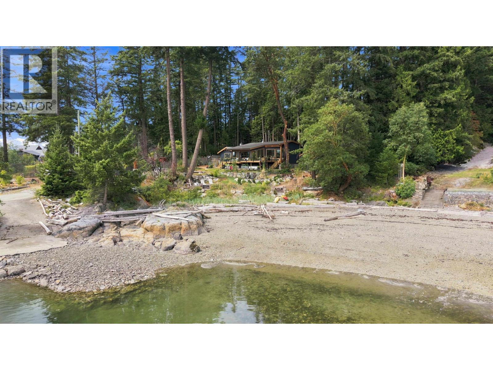 9219 Hydaway Road, Halfmoon Bay, British Columbia  V7Z 1B4 - Photo 2 - R3156138